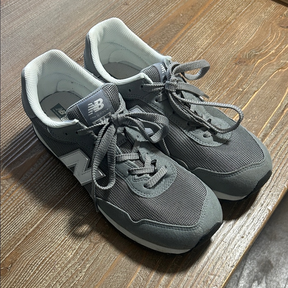 New Balance Kids’ Grade School 515 Charcoal and White Running Shoes size 7